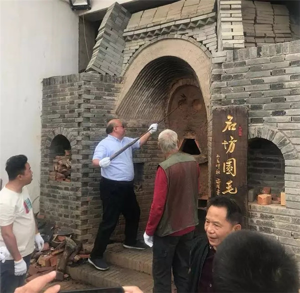  香港知識產(chǎn)權(quán)交易所將為景德鎮(zhèn)地區(qū)的藝術(shù)瓷和生活用瓷帶來數(shù)十億的產(chǎn)值！